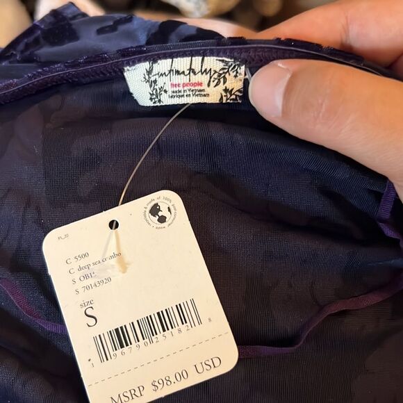 NWT free people magic hour puff sleeve velvet bodysuit small - Picture 9 of 9